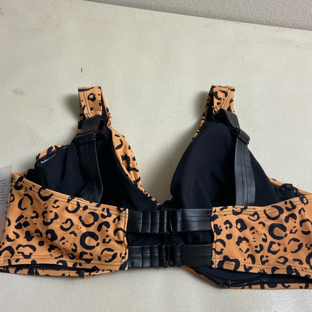 Plunging V-Neck Black and Tan Bikini with Twist Detail - Picture 4 of 5